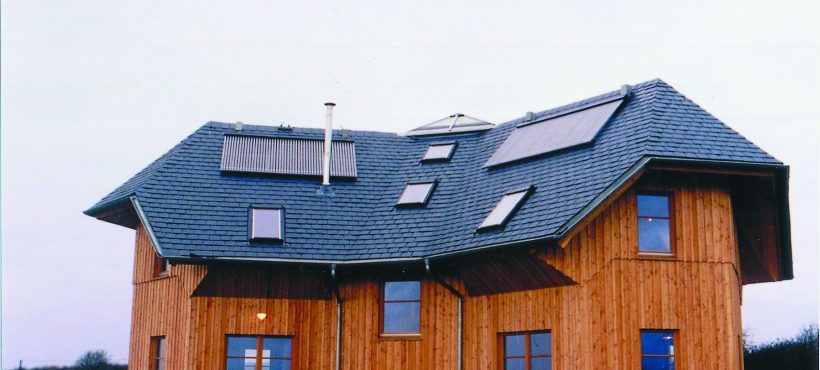 Kingspan Environmental Thermomax Solar Heat Europe – Wooden Irish house equipped with vacuum tube collectors