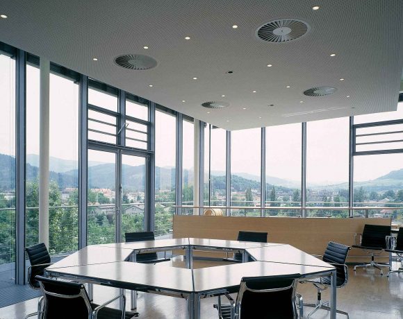 Fraunhofer ISE Solar Heat Europe – Solar thermal air-conditioned conference room