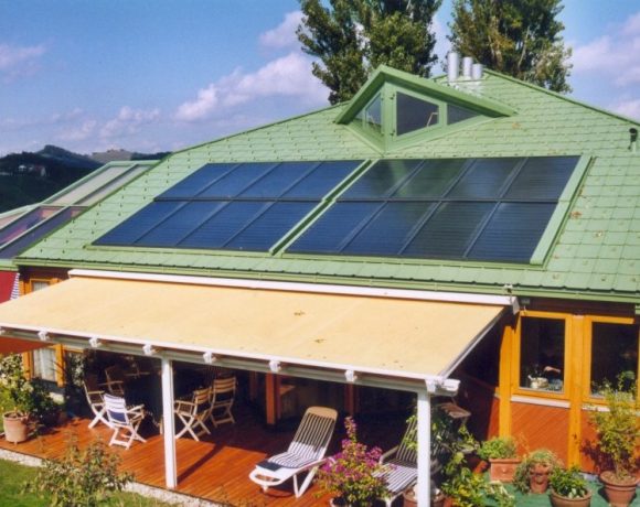 GASOKOL Solar Heat Europe – Roof-integrated flat plate collector on a detached house in Austria