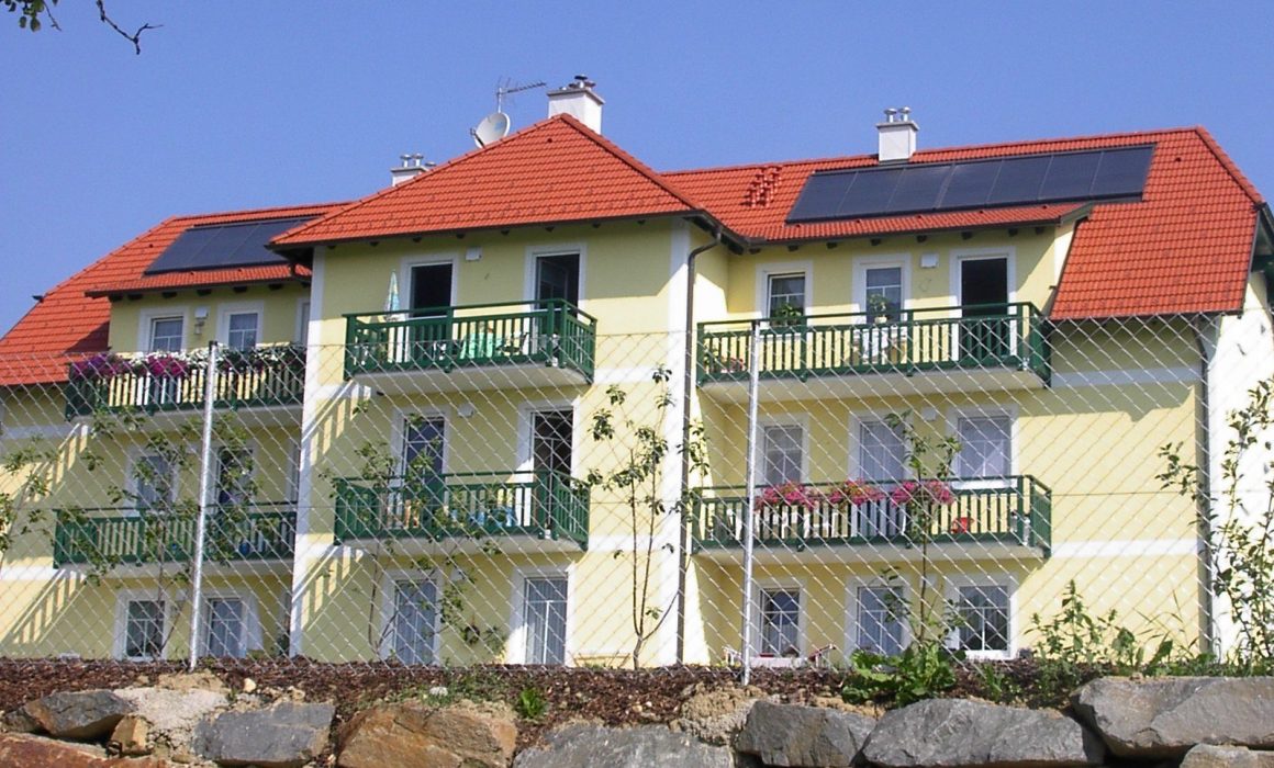 GASOKOL Solar Heat Europe – Roof-integrated flat plate collector on an apartment house in Austria